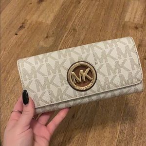 Michael kors wallet